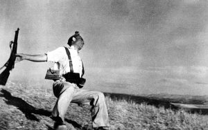 robert-capa-miliziano-morente-1936